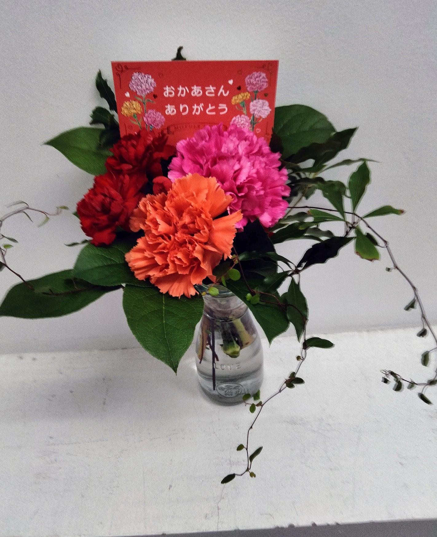 《MD_0005 母の日アレンジメント》 【店頭のみ】花瓶付カーネーション